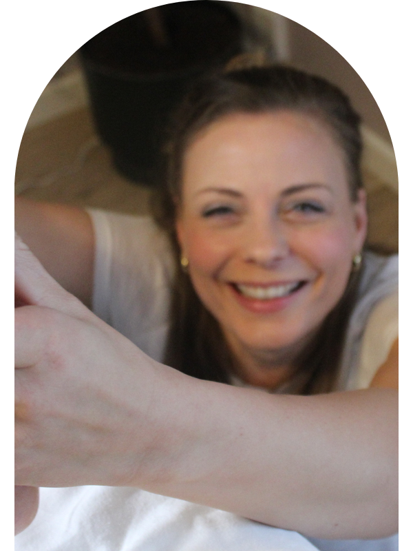 Anne Agerskov smiler under en blid behandling